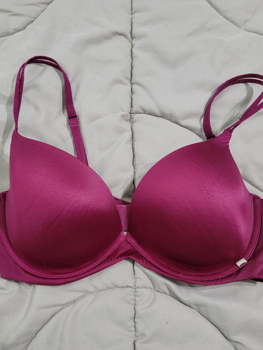 Victoria's Secret Very Sexy Lightly Lined Plunge Magenta Bra - Size 36D